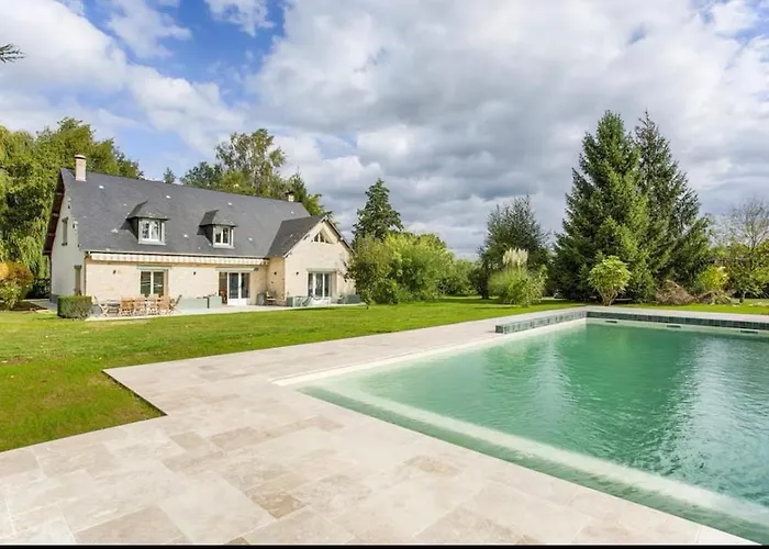 Jardin Piscine Privee Villa Saint-Etienne-la-Thillaye